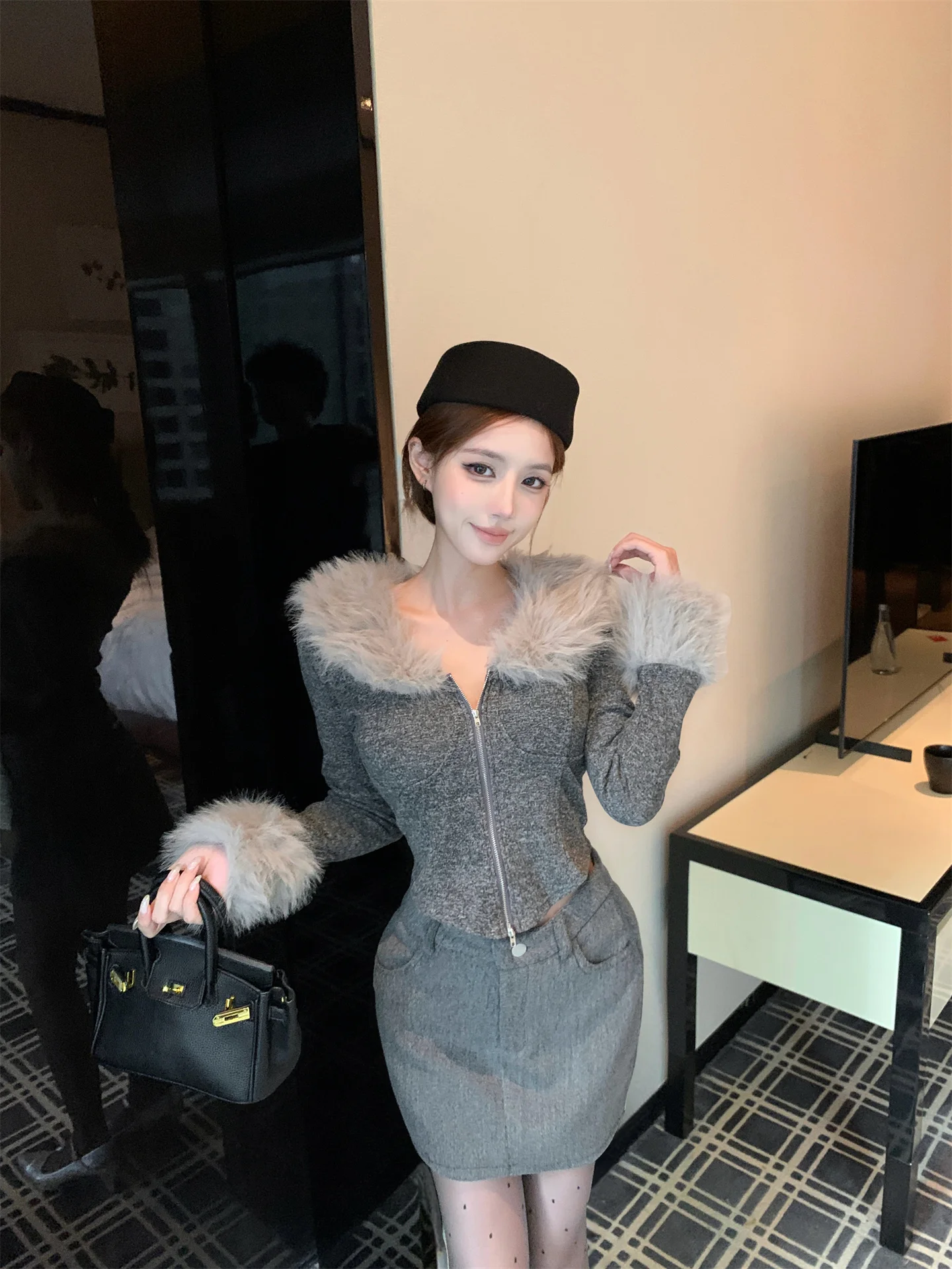 

American Sle High-End Splicing Furry Wrap Cardigan ey Bodycon Skirt Faionable Two-Piece Set for Women Casual Wear