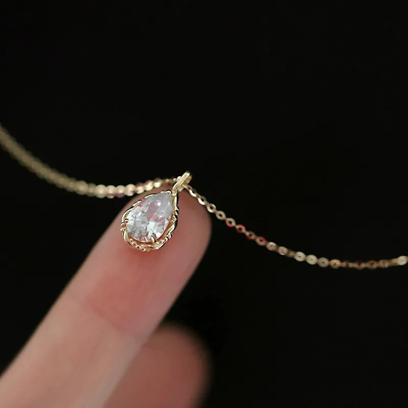 Leichte Luxus-Halskette mit Retro-Zirkon-Wassertropfen-Anhänger aus 925er Sterlingsilber für Frauen, romantisches Geschenk