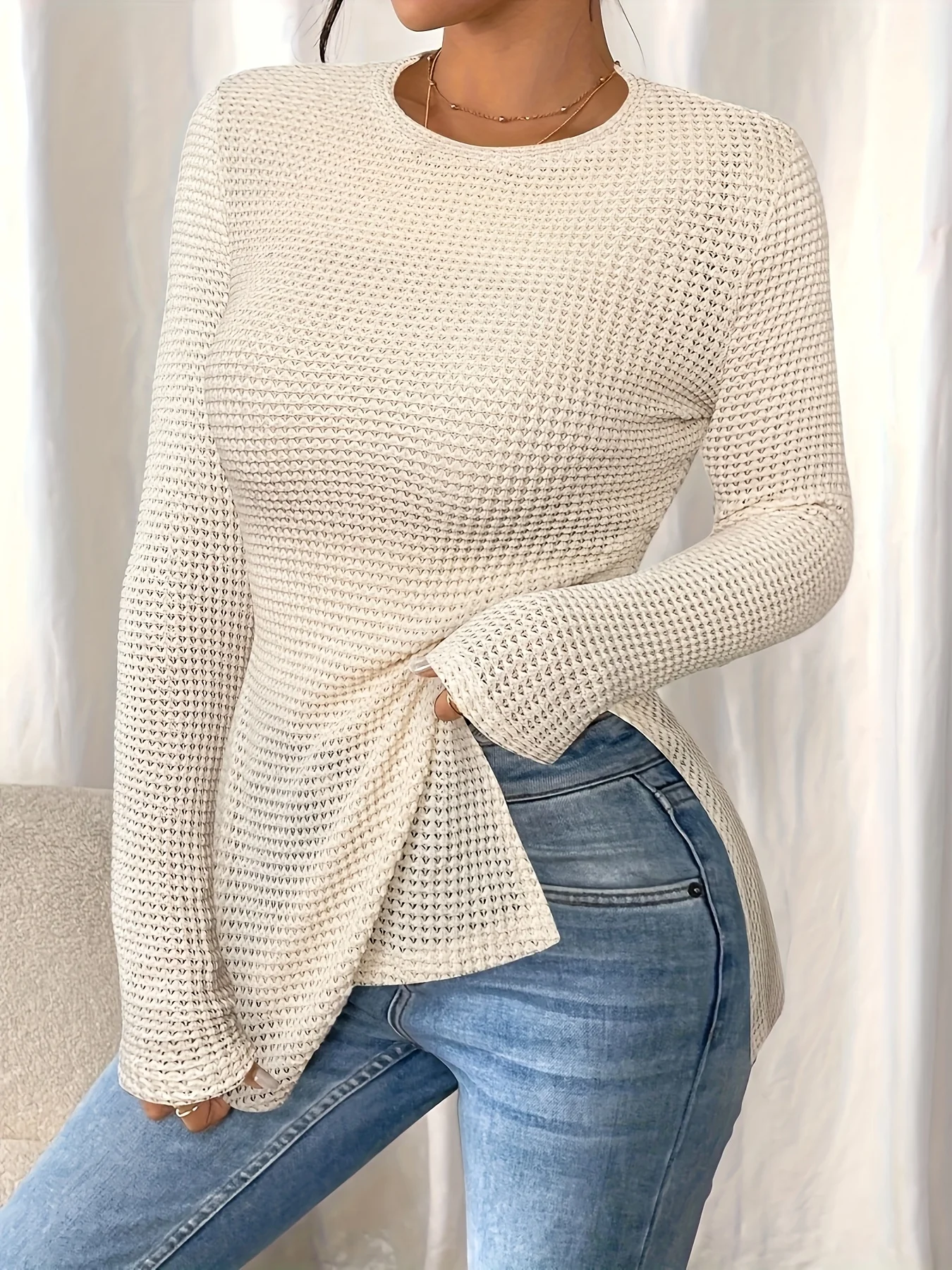 

Повседневная и модная однотонная футболка с круглым вырезом и разрезом с длинными рукавами