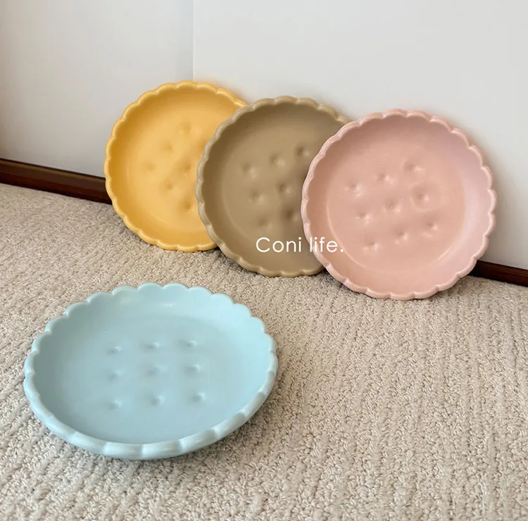 Biscuit Shape Ceramic Pet Plate, Anti Black Chin Cat Wet Food Bowl, Shallow Canned Food & Treat Dish, Easy Clean Feeding Plate f