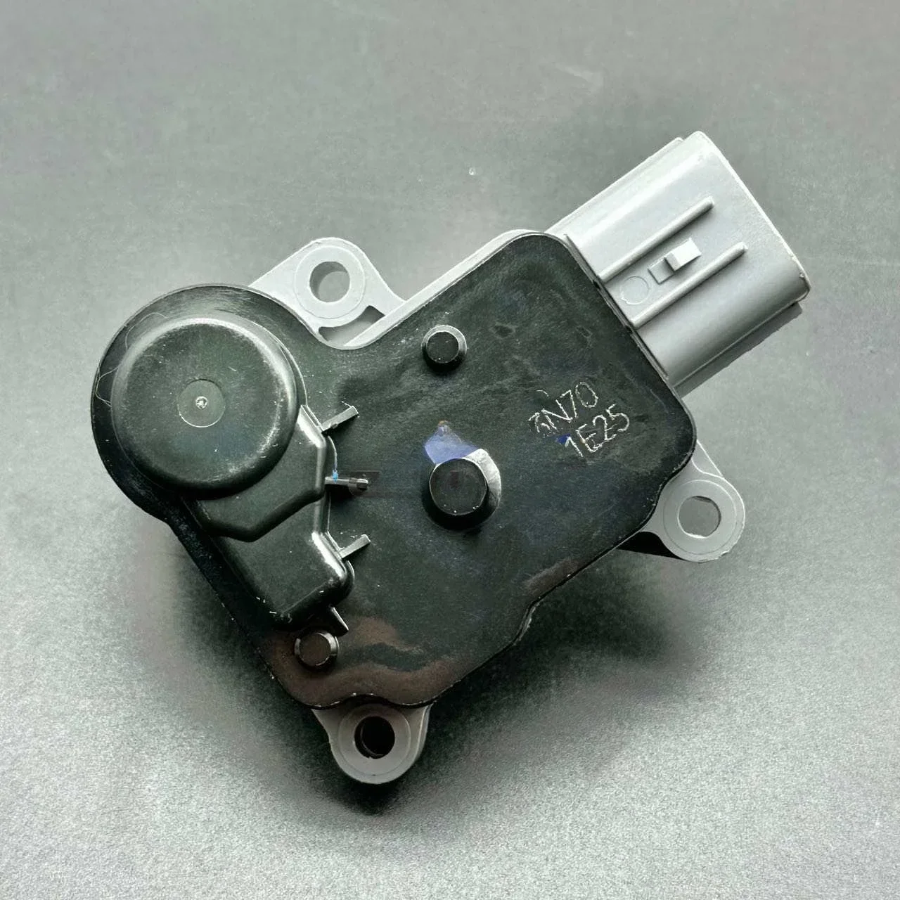 1pc for  Motorcycle Cygnus/Shangding Throttle Gate Position Sensor Temperature Idle Speed Motor Sensor