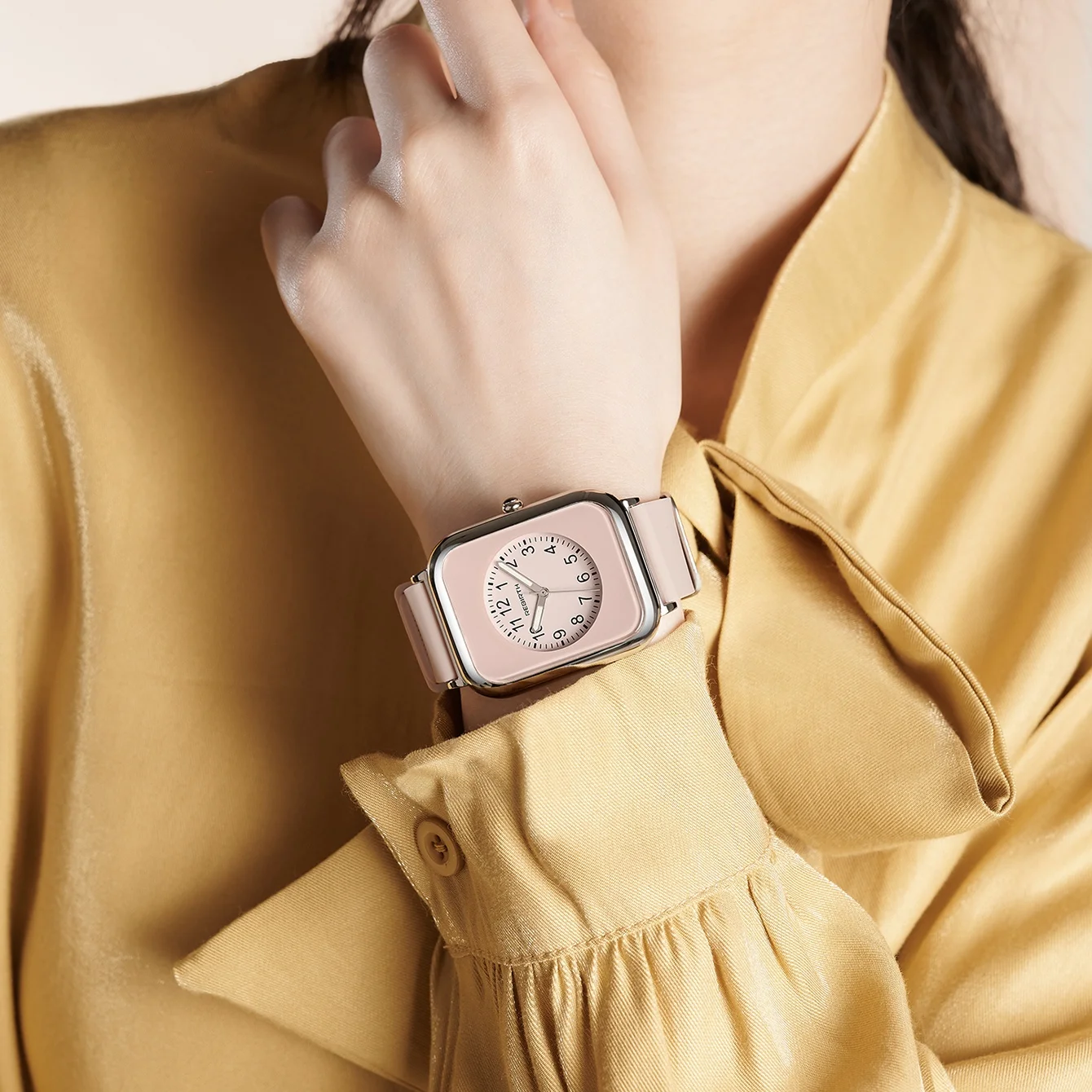 ساعة كوارتز مربعة بسيطة ذات قيمة عالية