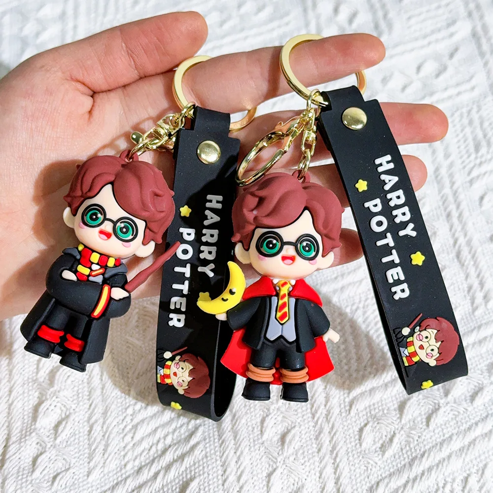 Anime Harry Potter ‌   Llavero con diseño de mago, decoración para bolso, llavero para coche de pareja, regalo de cumpleaños para fans