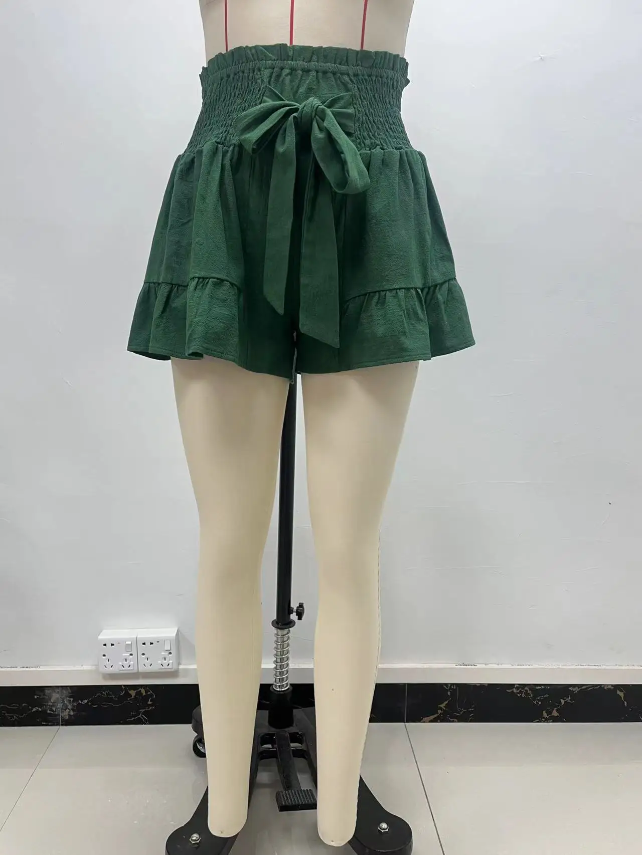 2025 Summer New Female Simple Style Lace-up Ruffle Fashion Solid Color Wide Legs Loose Commuting Shorts All-match Casual Outfits