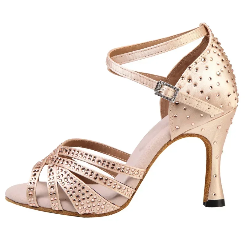 Lateinische Tanzschuhe für erwachsene Frauen mit weicher Sohle und Diamantbesatz, professionelle Tanzschuhe für den Innenbereich, mittlerer Absatz. – Detail 2