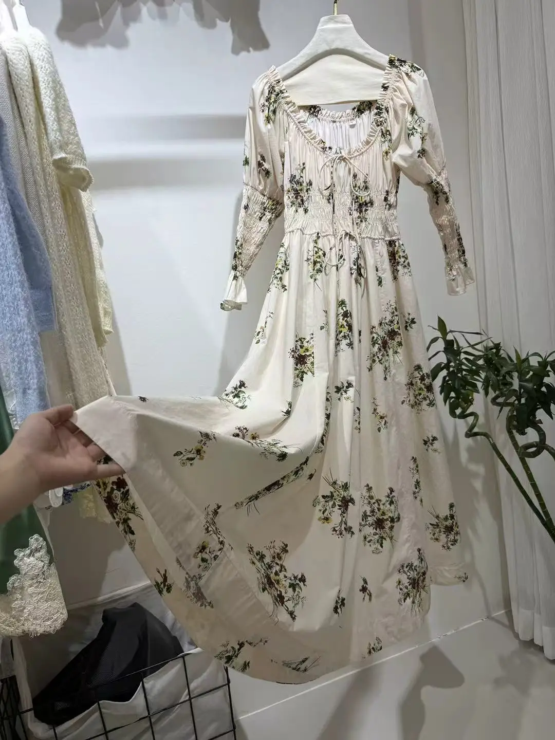 Robe longue en coton pour femmes, imprimé floral, bord à volants, col en U, manches bouffantes, taille élastique, élégante, Vintage