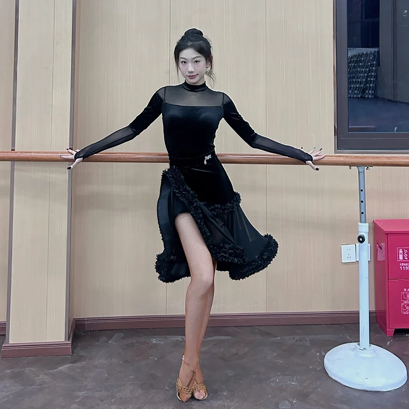 Nuovo costume da ballo latino per donna maniche lunghe maglia velluto splicing vestito rumba tango abiti da ballo vestito da gara DNV25876