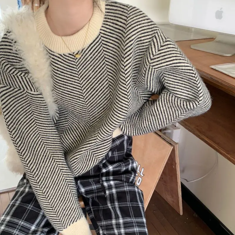 Korean Style Fashion Temperament Stripes Loose Exquisite Round Neck Sweater Autumn New Casual Versatile High Quality Women's Top