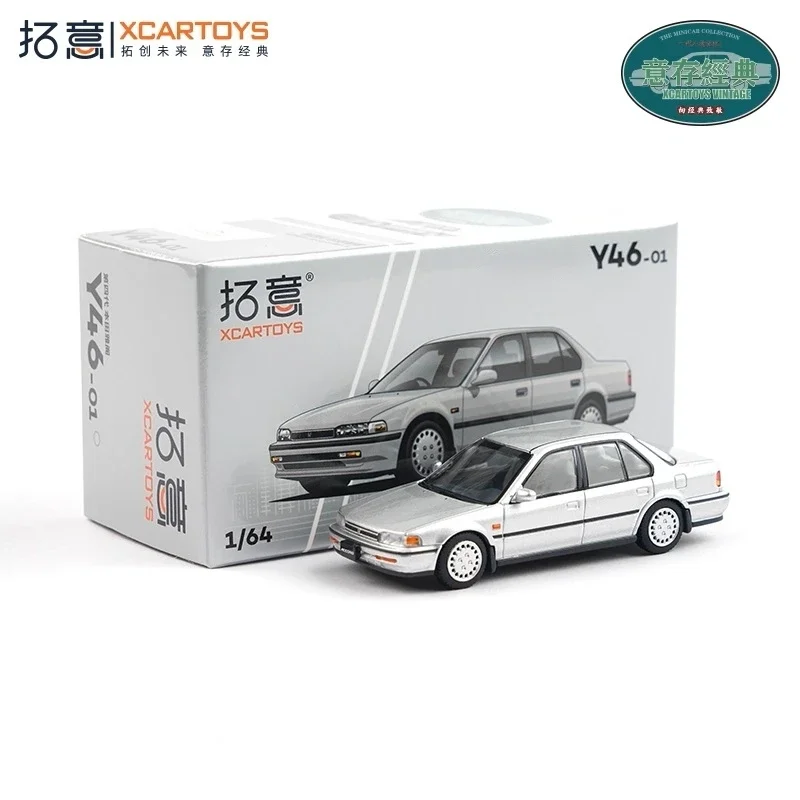 

Литая под давлением модель автомобиля Xcartoys 1:64 Accord IV Silver