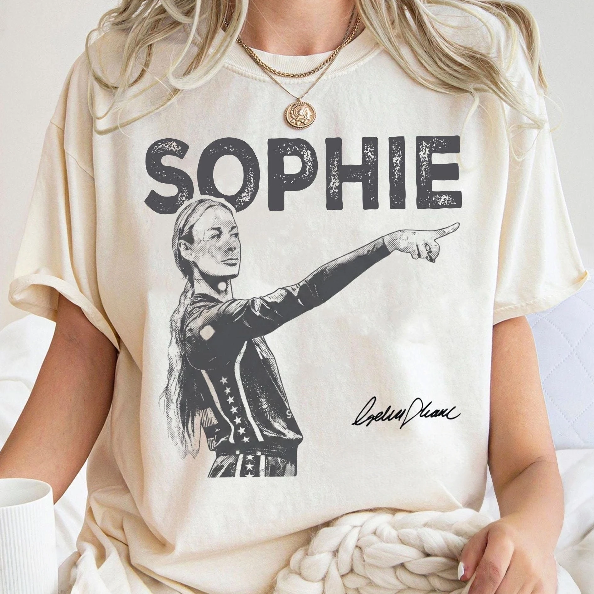 2026 Sophie Cunningham Pointing Meme Printed Unisex T Shirt Cotton Men's and Women's Popular Fashion T-shirt Fan Gift Streetwear
