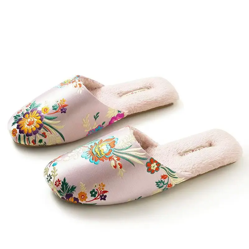 2024 New Women\'s Autumn Winter Embroidered Cotton Slippers Soft Sole Non Slip Plush Warm High Quality Home Silk Slippers