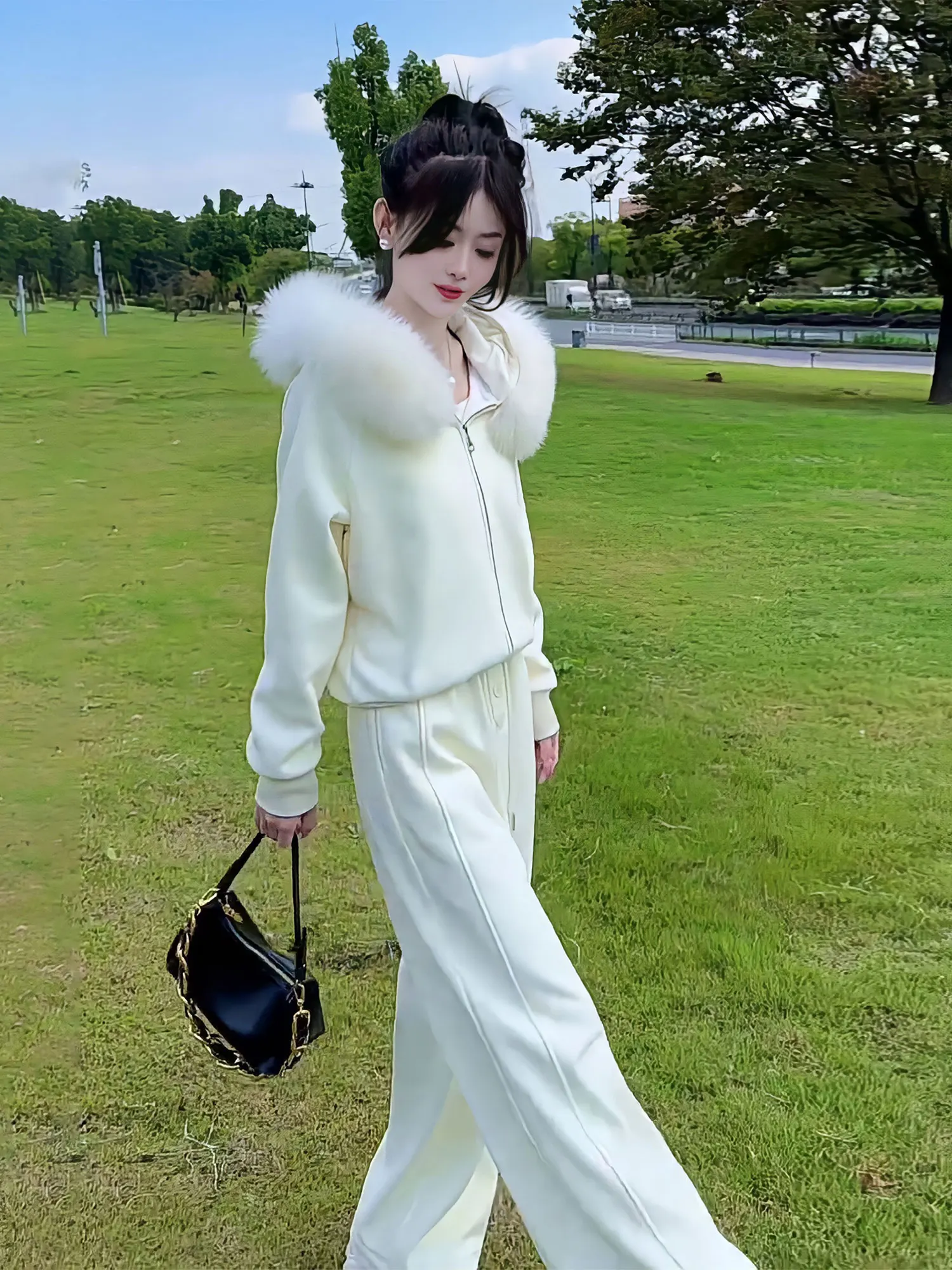 

Модный утепленный зимний комплект: женское пальто с меховым воротником и брюки с высокой талией и широкими штанинами, теплый повседневный стиль