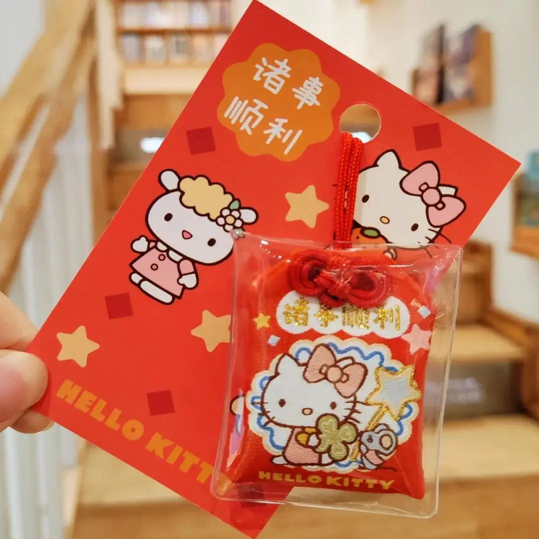 Ciondolo per zaino Hello Kitty Accessori per cartoni animati carini Ciondolo per specchietto retrovisore per auto Ricamo fine Amuleto portatile Regalo di Natale