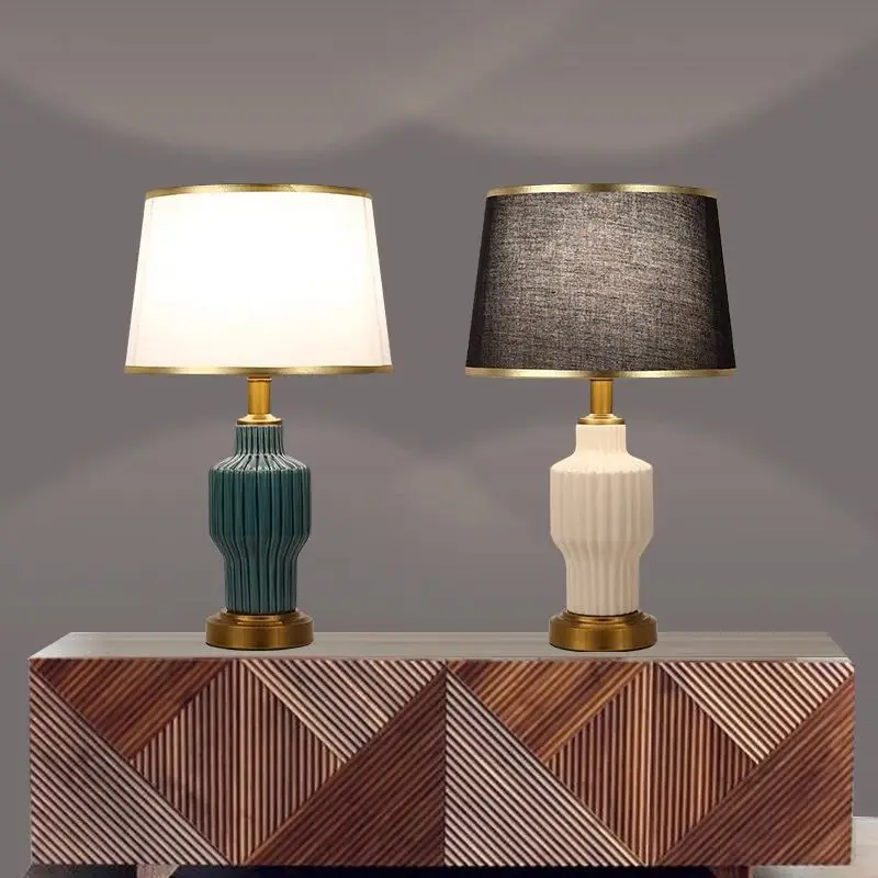 La moderna lampada da tavolo in ceramica blu di aprile ha condotto la luce da comodino creativa semplice Vintage per lo studio della camera da letto del soggiorno di casa