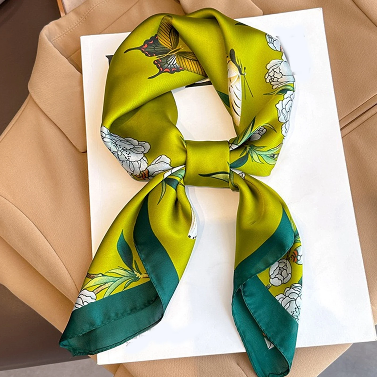 ผ้าพันคอไหมพิมพ์ลายแฟชั่นสำหรับผู้หญิง รุ่นใหม่ ป้องกันแสงแดด ขนาด 70 ซม. ผ้าพันคอไหมสี่เหลี่ยมคุณภาพดี เหมาะสำหรับชายหาด