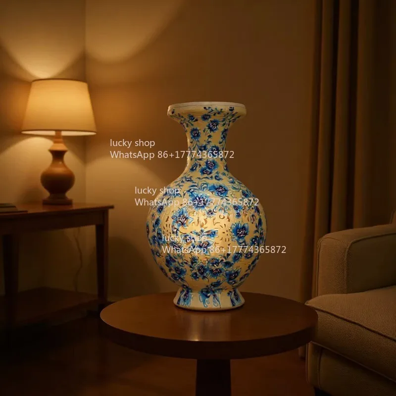 

Сине-белые витые ветви, цветочная композиция, объемное художественное оформление в бутылке