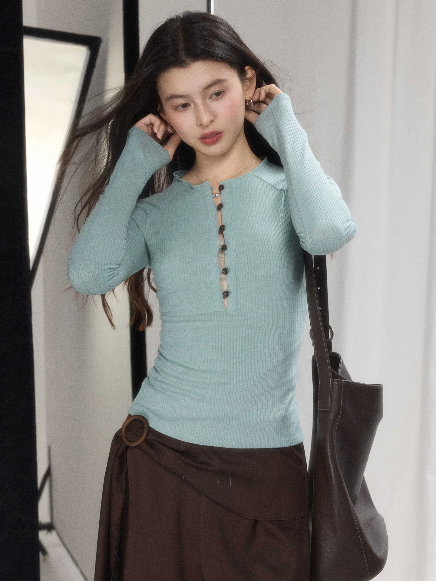 

Slim Fit Knitted Long Sleeve Henry Collar Top Women's Winter Fashion Design Wooden Button Inner Wear Casual Commute Style