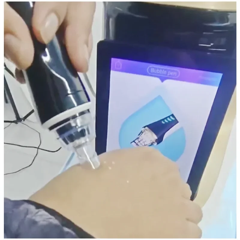 مطحنة الجلد الأزرق الجليدي الأكسجين رذاذ ذكي مع جهاز تنظيف تقشير الفقاعات الصغيرة الحالية الصغيرة للبشرة المتوهجة