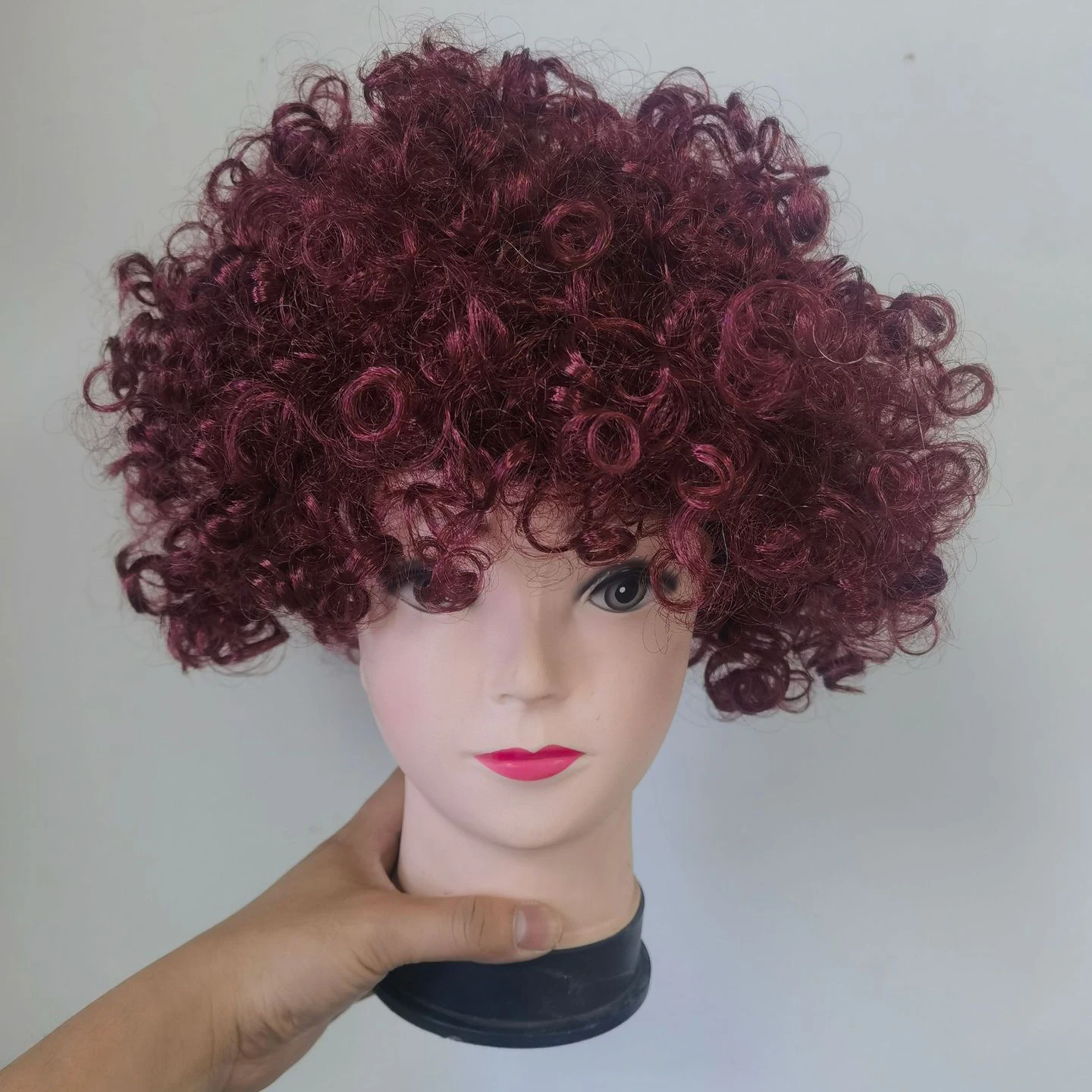 Frauen lockige Cosplay Perücke kurze gewellte lockige Haare bunte synthetische Perücke für tägliche Party Männer Fußball Fan tragen Kinder Perücken – Detail 22
