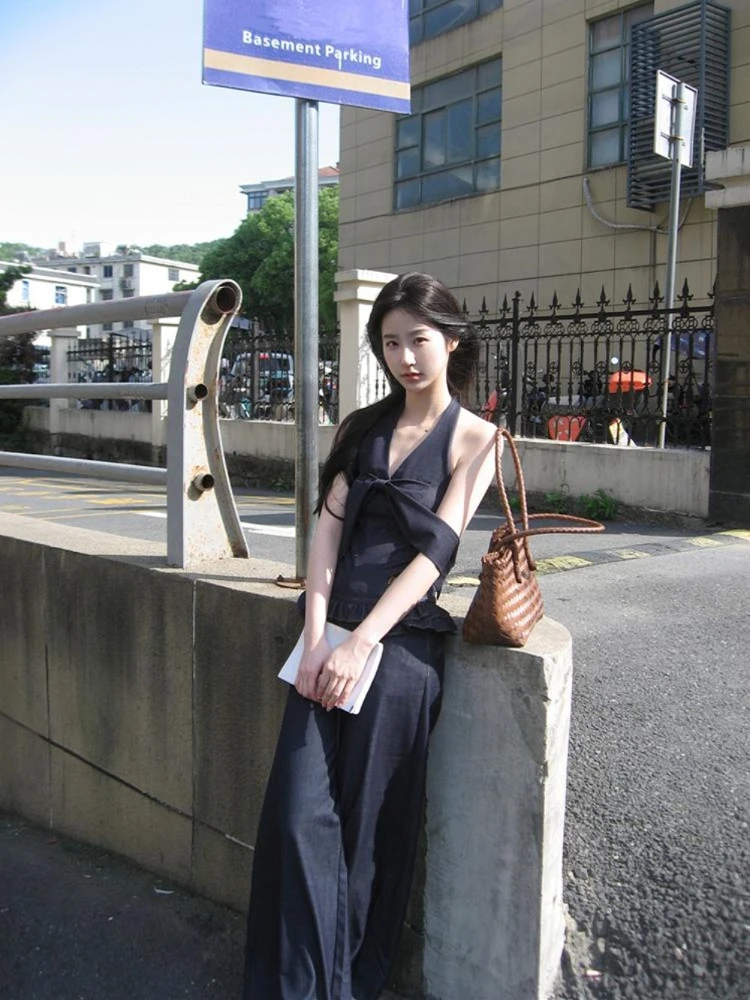 

Retro style hanging neck denim vest top high waist wide leg casual pants 2025 summer new fashion temperament set