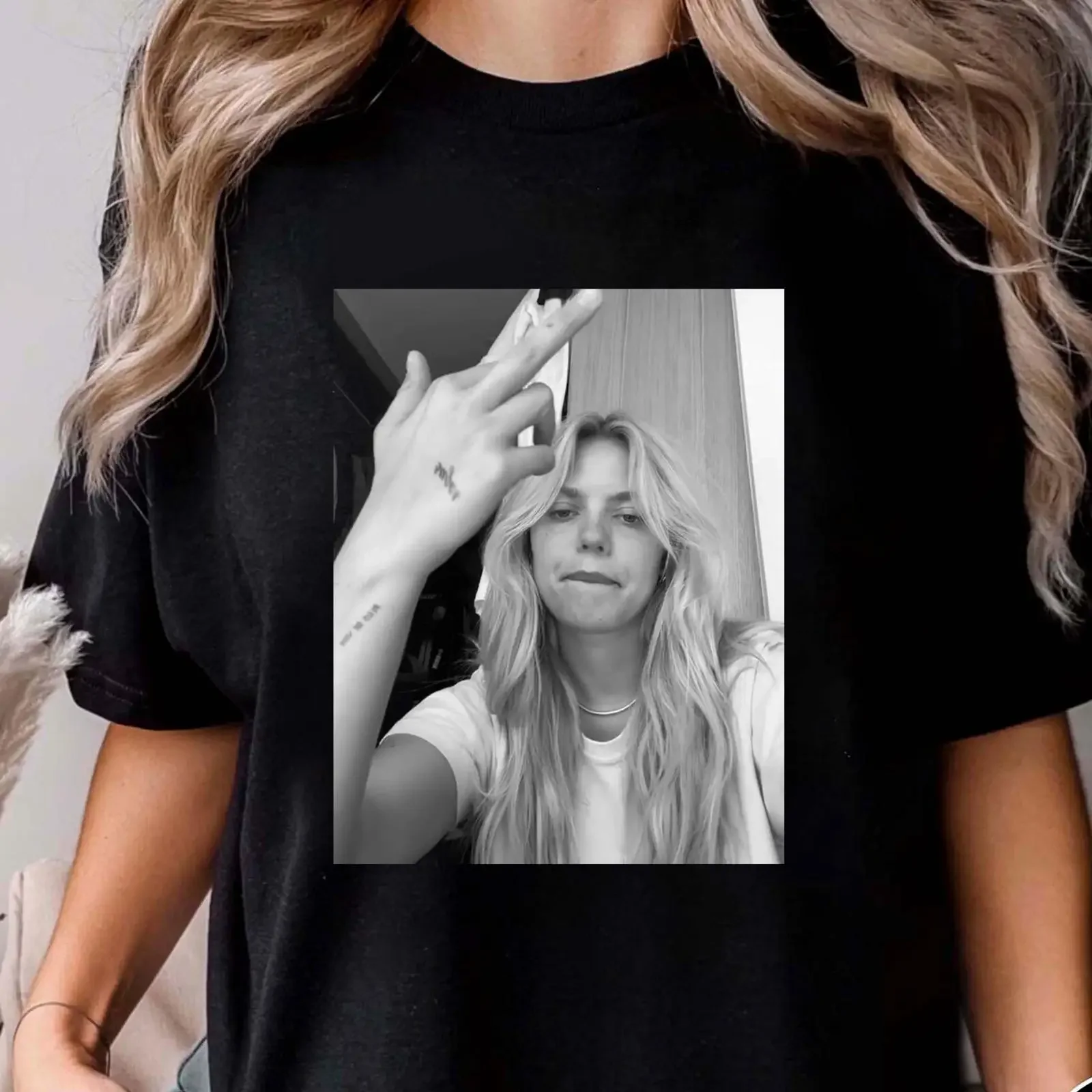 Renee Rapp Middle Finger Bite Me Tour Vintage T Shirt For Woman and Man 2025 vintage Washed graphic streetwear Soft Comfortable