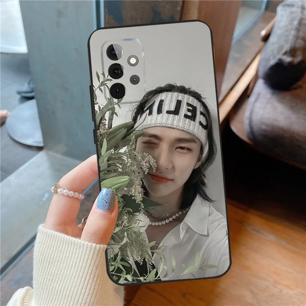 Kpop H-Hyunjin Phone Case For SamsungS24,23,22,21,S20 ,Pro10,S30Plus,S9,20lite Ultra Black Cover