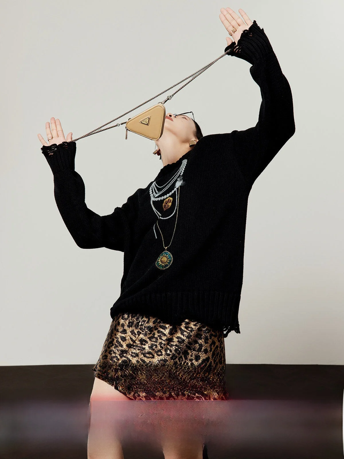 

Вязаный свитер Bla с леопардовым принтом и цепочкой, женский, свободный крой, повседневный, весенняя новинка, трикотаж от Zhou Li Wu