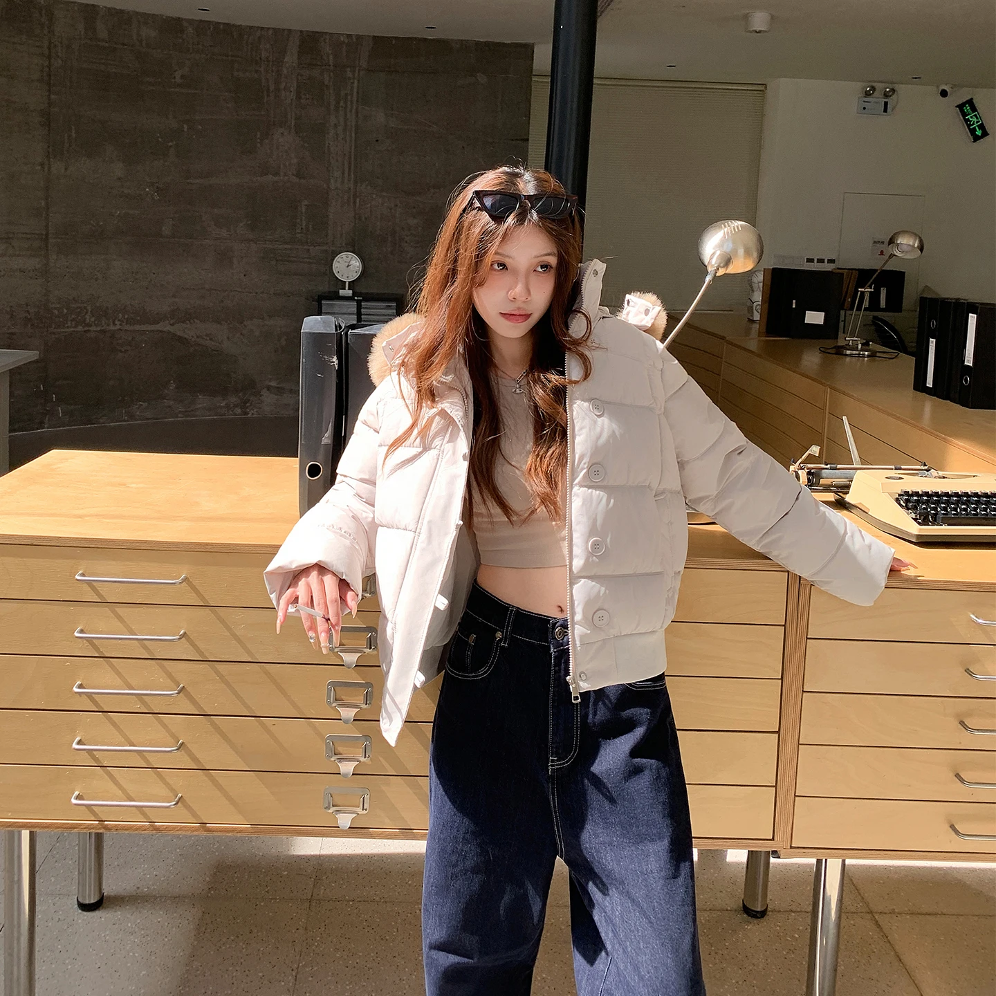 レディースウィンタージャケット、オーバーサイズ、大きなファー襟、取り外し可能なフード、ジッパー開閉、カラー