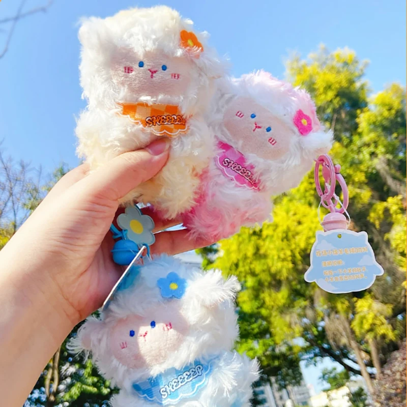 Colgante de muñeca de peluche con sonido BB de oveja Linda divertida, llavero de muñeca de Animal de dibujos animados, decoración de mochila para niños, encanto, regalo de cumpleaños pequeño