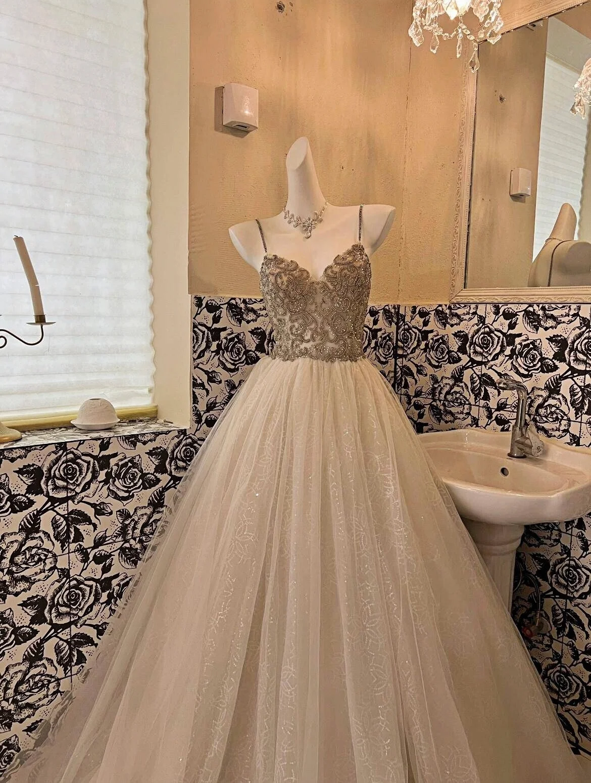 Elegant Off-White Prom Dress A-Line Spaghetti Strap Sleeveless Sweetheart Neckline Formal Occasion Bridesmaid Banquet Gown