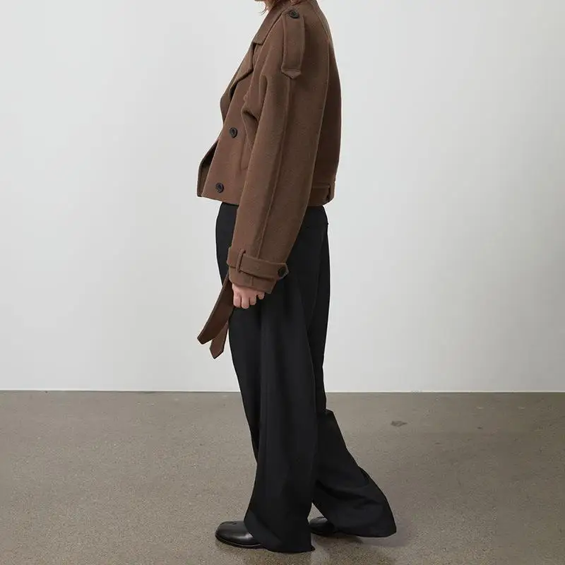 เข็มขัดตกแต่งสีน้ำตาลเข้มสไตล์เรโทร หรือ เสื้อคอปกแฟชั่นสำหรับผู้หญิง เสื้อคลุมแฟชั่น ไซส์ C สำหรับสุภาพสตรีวัยกลางคน