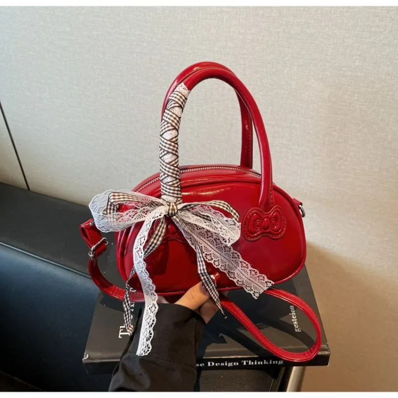 

Stylish High-End Vintage Diaper Bag A Large Capacity Elegant Leather Tote Bag For The Chic Fashionable Woman