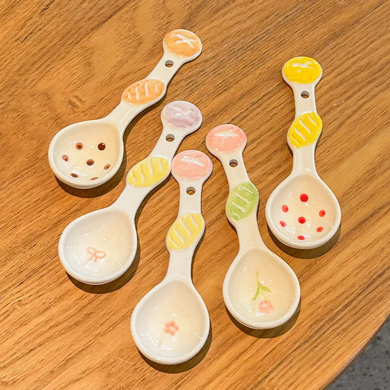 High Aesthetic Ceramic Cute Bread Scoop 2026 New Household Underglaze Color Children Dessert Scoops Exquisite Relief Rice Scoop