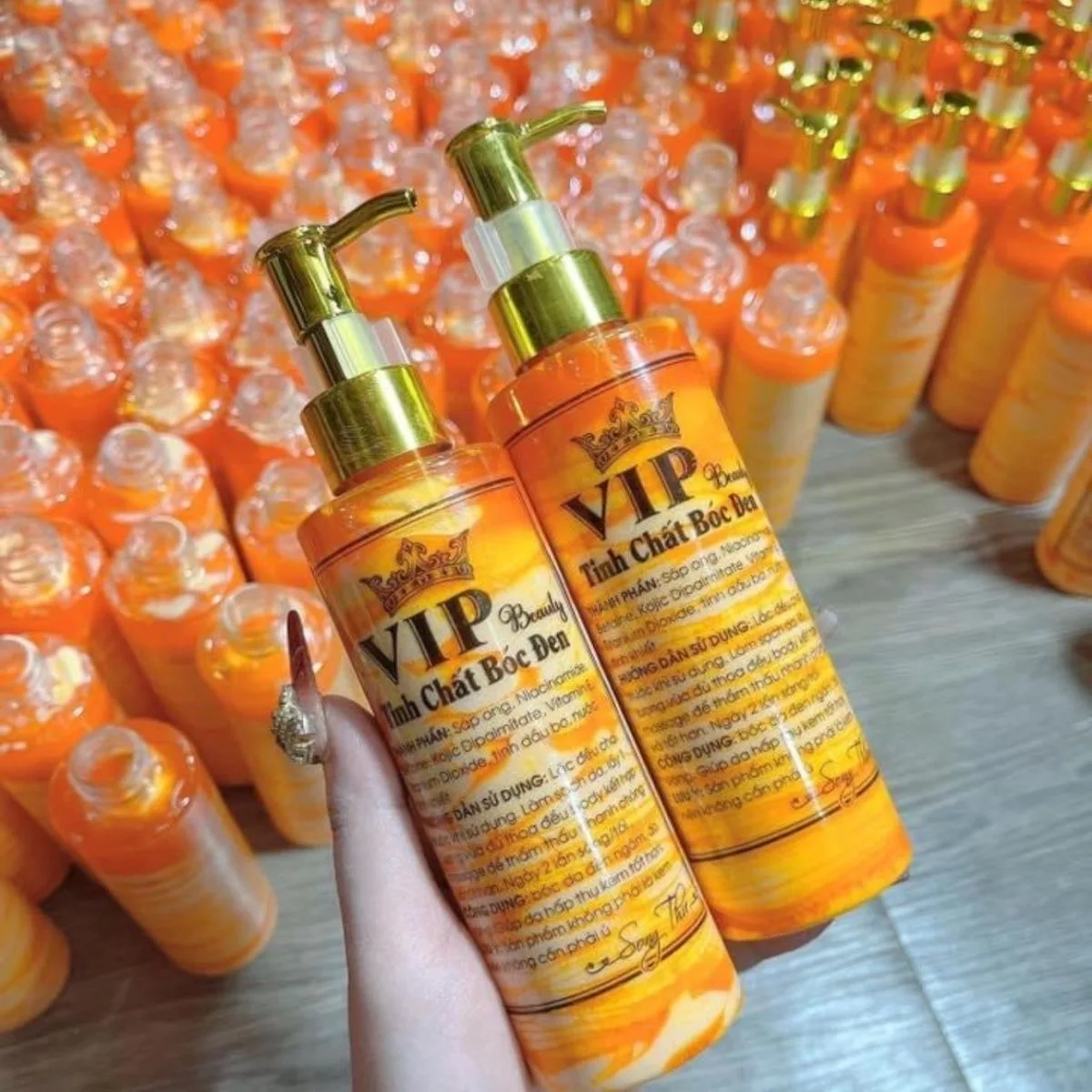 Kem Body Tinh chất bốc đen VIP Bottle Brightening Body Deeply Hydrating Soothing And Moisturizing Reducing Melanin Whiter Ski