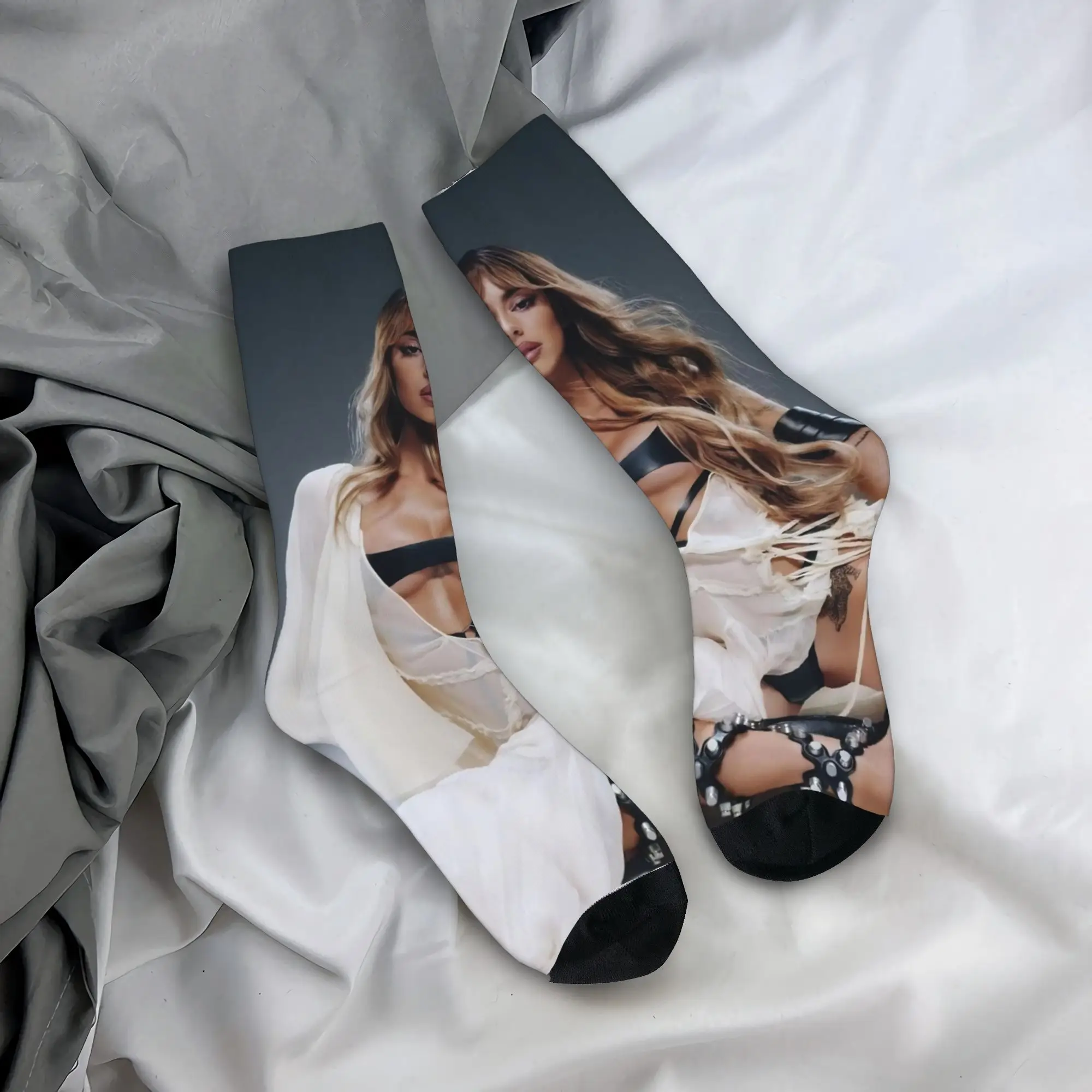 

Singer TINI STOESSEL Futtura Album 2025 Носки Весенние чулки Harajuku Женские и мужские средние мягкие носки Велосипедные противоскользящие носки