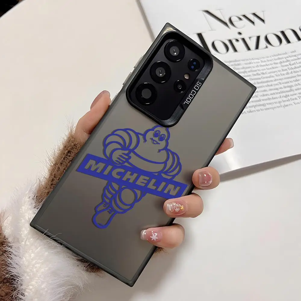 حافظة لهاتف سامسونج جالاكسي S25 Edge S24 S23 S22 S21 S20 Ultra Funda غطاء فضي من السيليكون