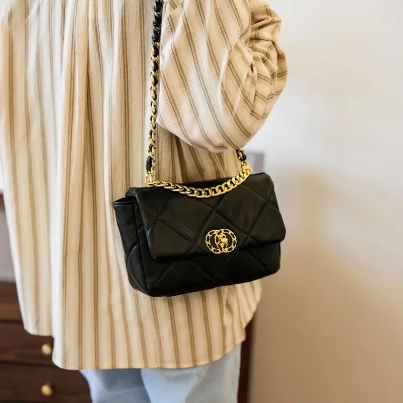 High-end Texture Casual Shoulder Messenger Bag Girl Chain Rhombus Small Square Bag Fashion Simple Luxury.