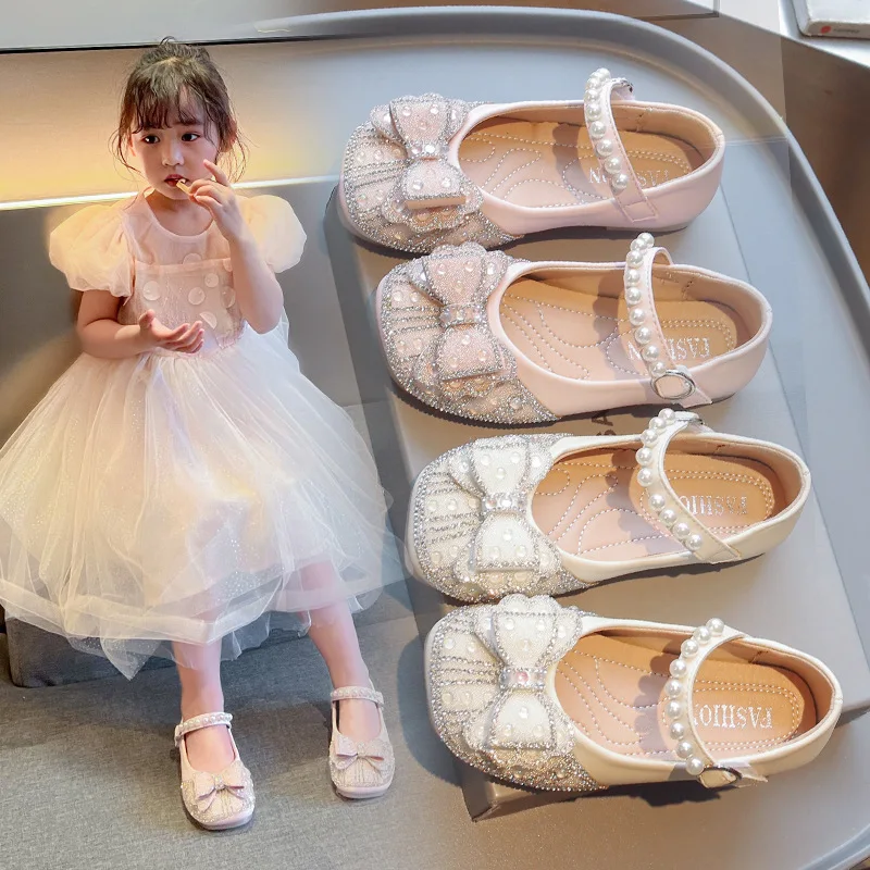 Zapatos pequeños de cuero para niña, zapatillas de princesa con lazo de encaje y diamantes de imitación, novedad de primavera 2024