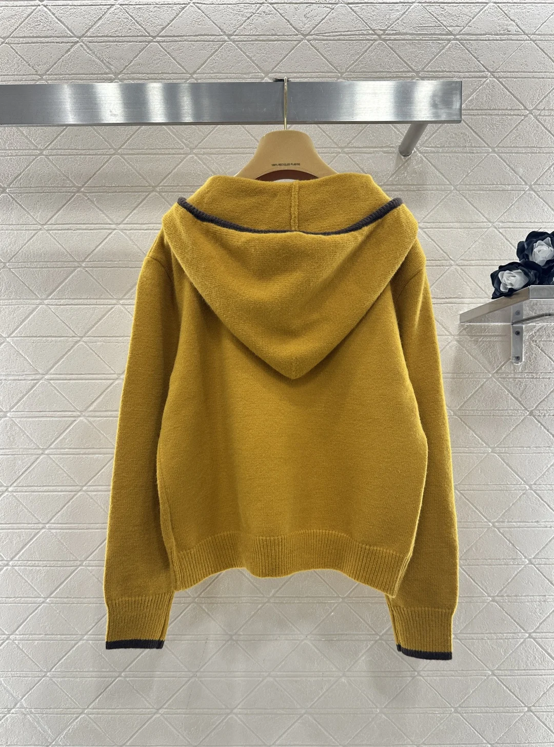 

Ginger yellow knitted hooded woolen long-sleeved sweater, half-zipper sweet, cool and elegant casual top