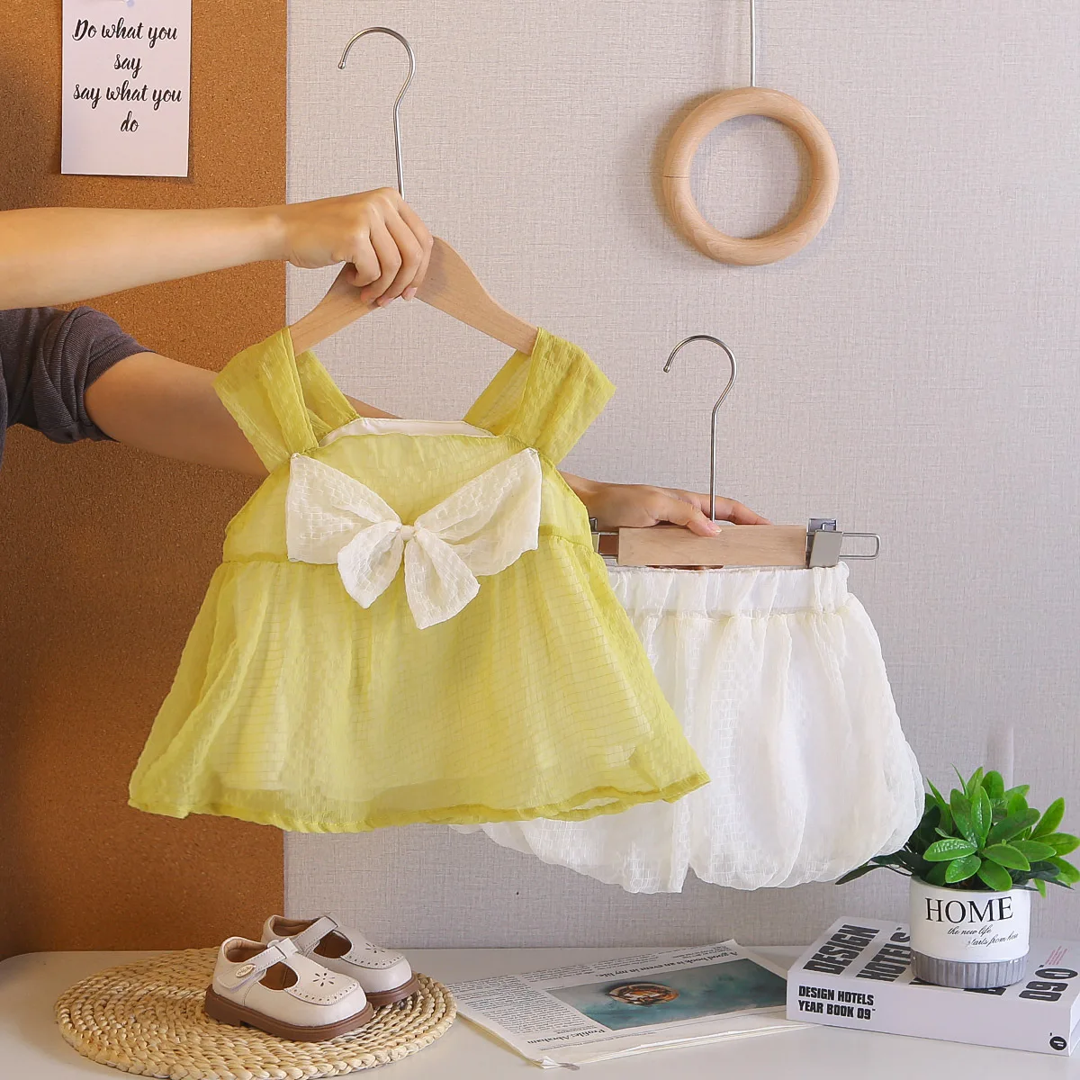 

Модная одежда для маленьких девочек: комплект из 2 предметов, топ с бантом и шорты с рюшами для лета, на каждый день и для праздников