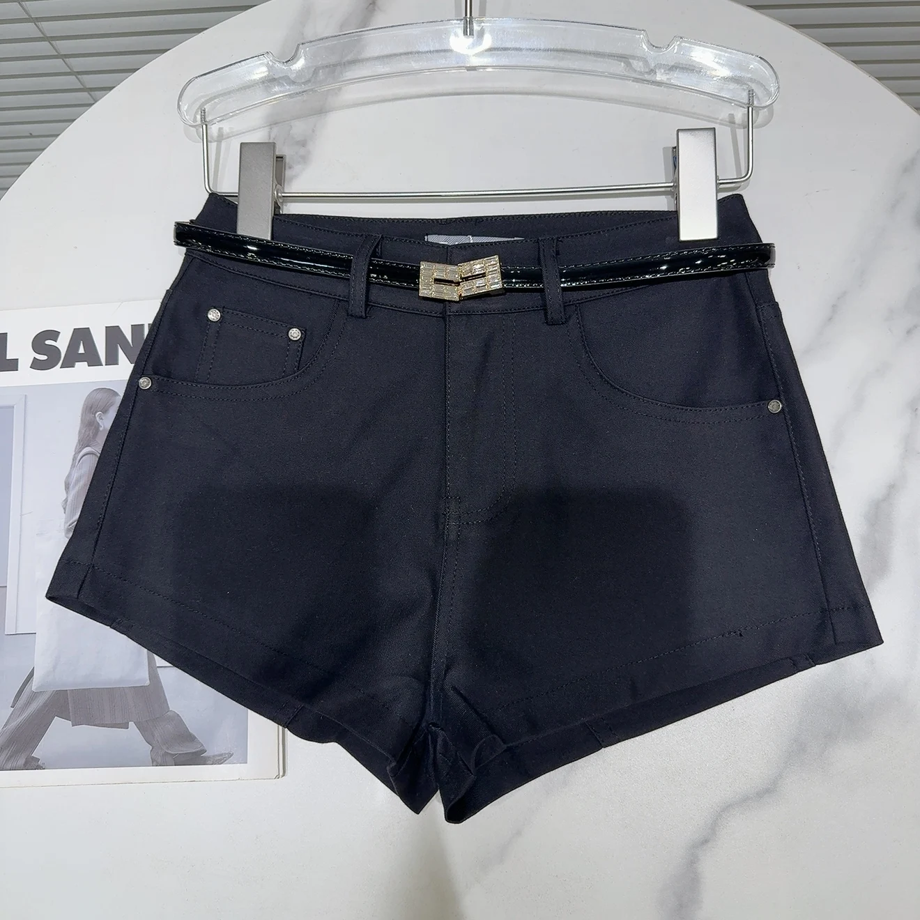 2025 Summer New Rhinestone Buckle Thin Belt Design Solid Color Casual Shorts Women Versatile Straight Shorts Female Hot Pants