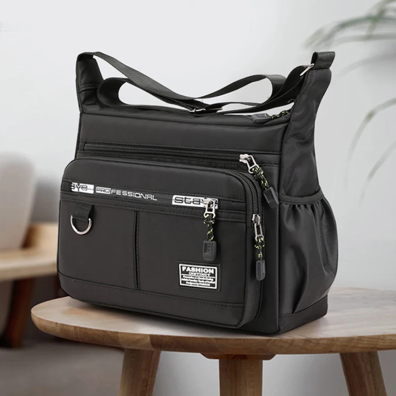 

Men's multi pocket casual shoulder bag, with adjustable shoulder straps and zipper closure, is an ideal choice for daily commuti