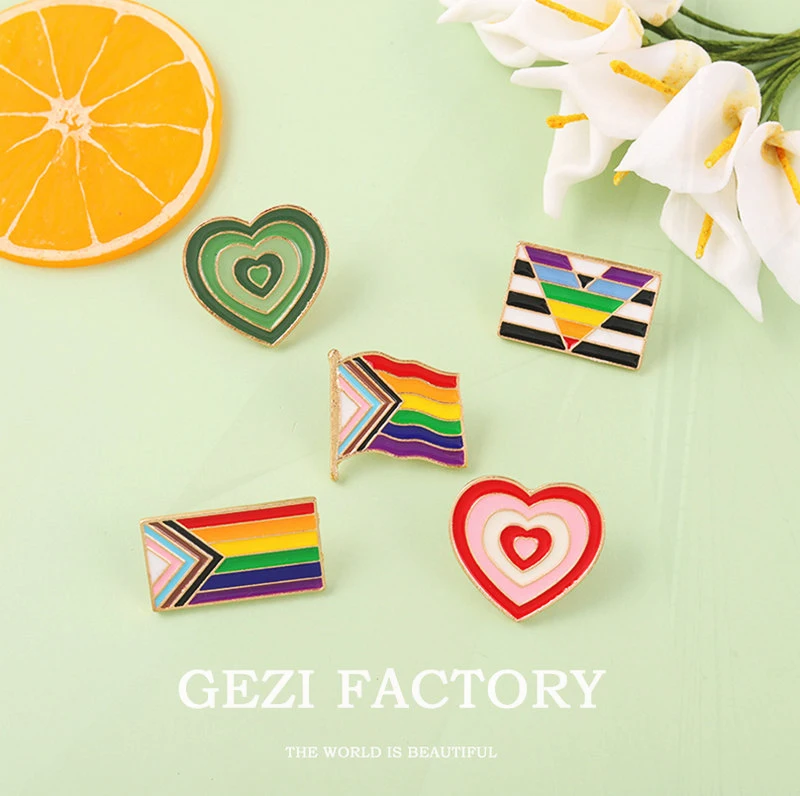 Victory Pin Lapel Badge Bag Sexual Minority Jewelry Gift for Friend Gradient Enamel Brooch Custom Pride Flag Heart Rainbow