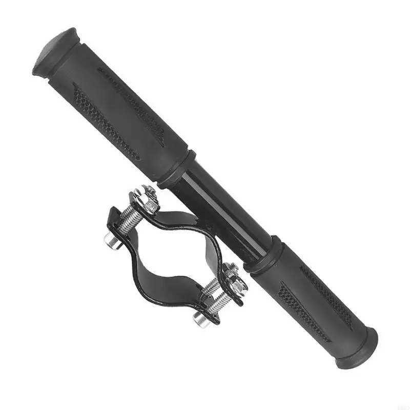 As crianças da scooter elétrica lidam