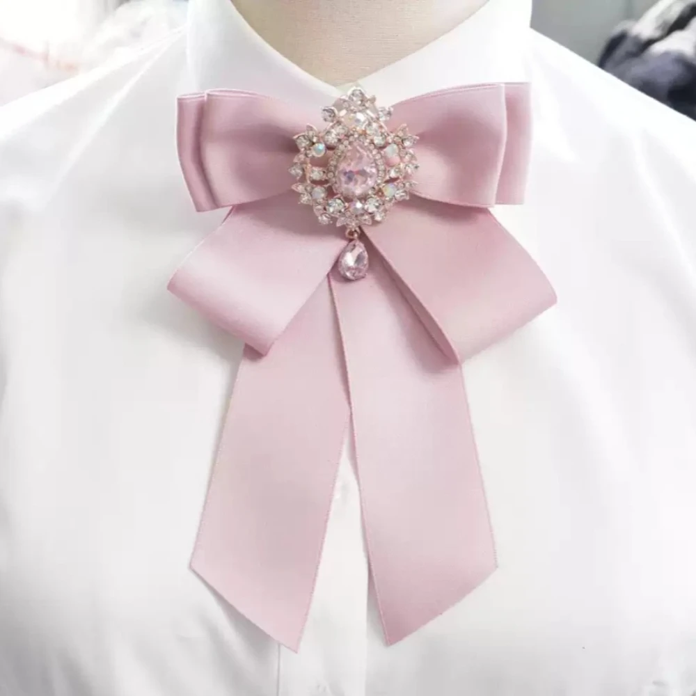 

High End Fabric Bow Tie Brooch for Women Rhinestone Vintage Cravat Suit Dress Collar Pins Fashion Jewelry Accessories