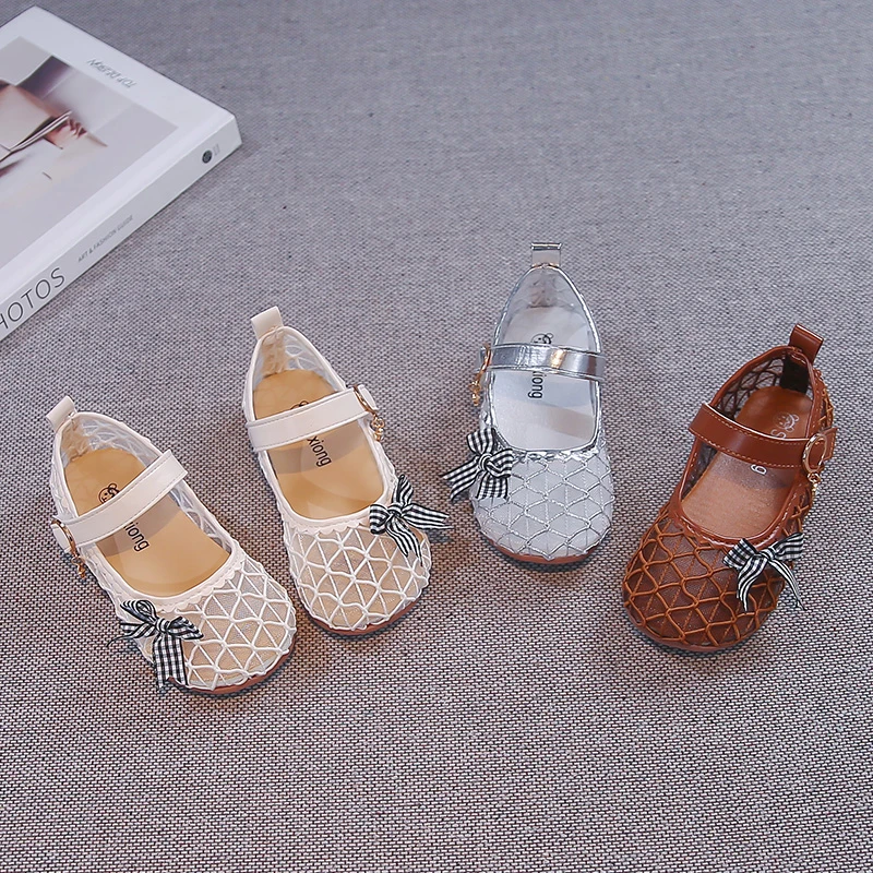 Girls Princess Shoes Hollowed-out Kids Sandals Sweet Bows Soft Sole 2026 Summer New Children Casual Shoes Fashion Versatile
