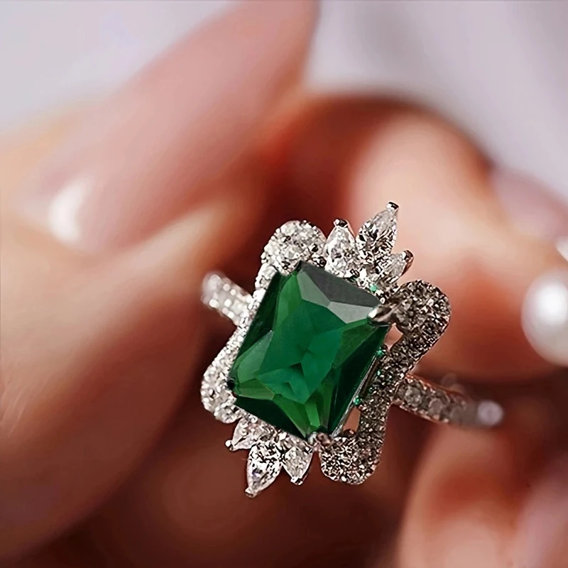 Huitan Noble Green Cubic Zirconia Women Rings for Wedding Anniversary Party Silver Color Elegant Female Rings New Trendy Jewelry