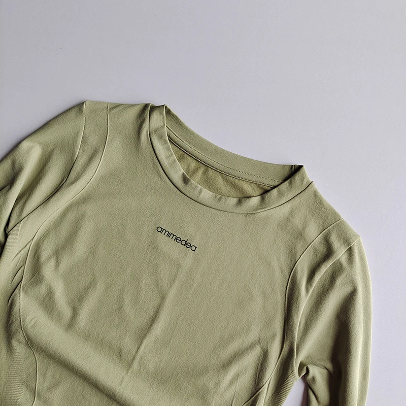 Nahtloses Sport-Langarmshirt für Damen, eng anliegend, schnelltrocknend, für Laufen, Yoga, Fitness, elastisch, atmungsaktiv, schmal geschnittenes Oberteil. – Detail 7