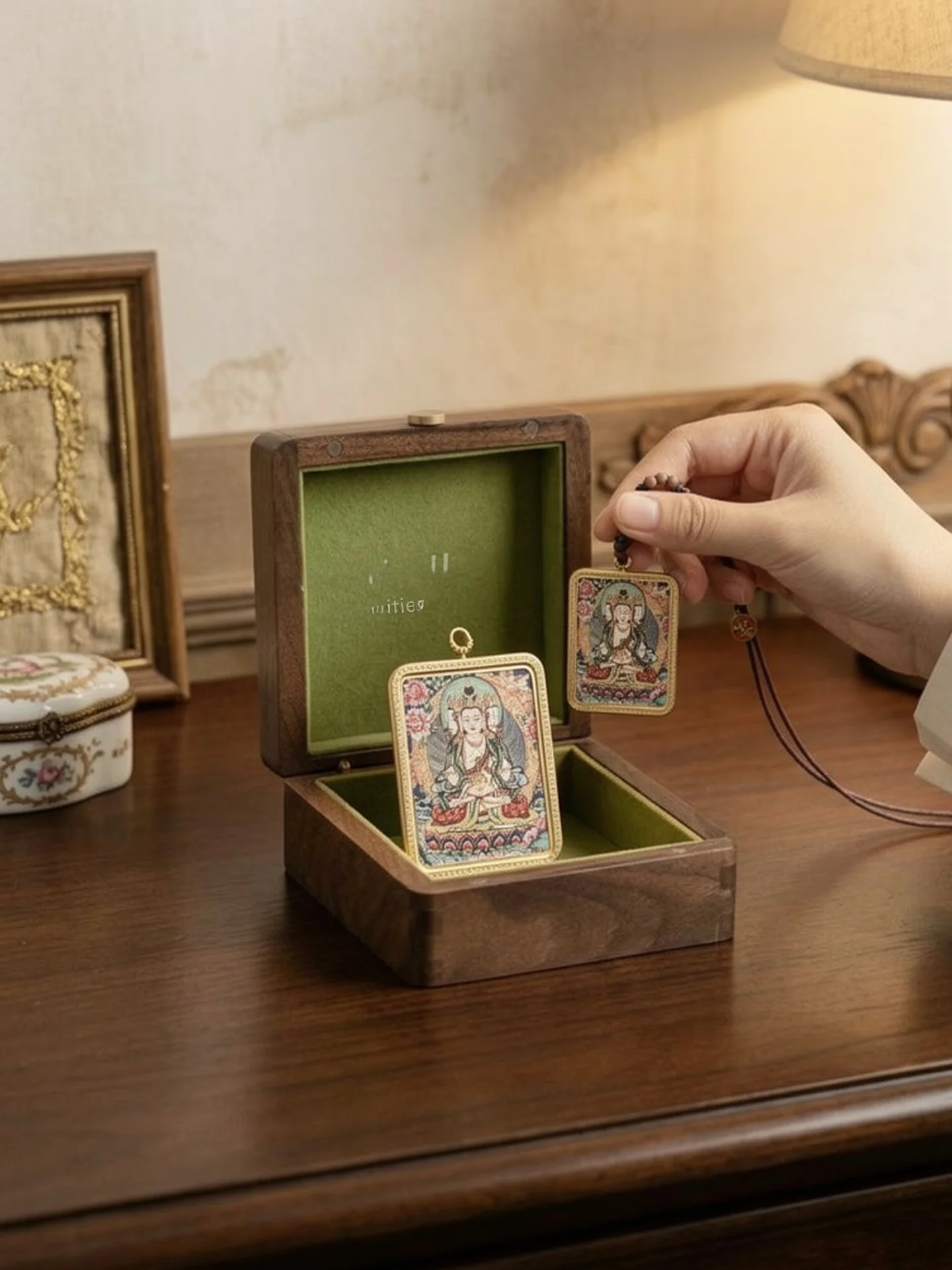 

Шкатулка для хранения тибетских танка из черного ореха ручной работы, деревянная, в винтажном стиле, с крышкой, на заказ