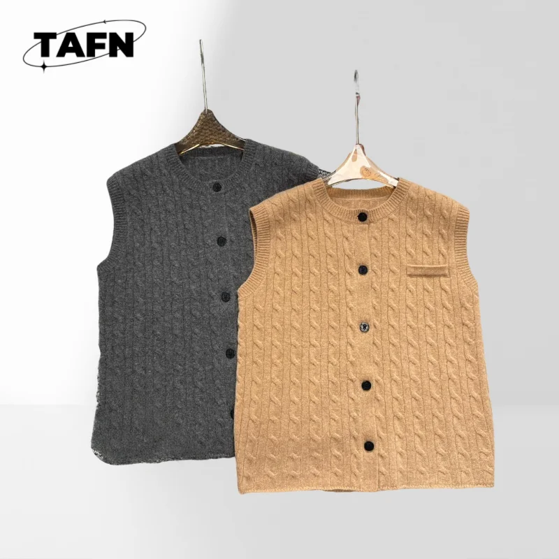 

Кашемировый кардиган премиум-класса — шикарный и уютный в стиле ретро для повседневных случаев. Классический дизайн с современным комфортом для 2025 AI1435